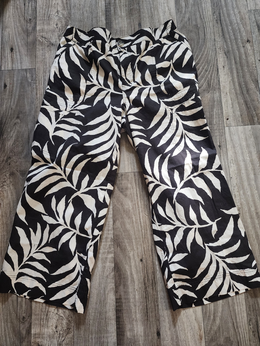 Democracy Black & White Tropical Leaf Wide Leg Pants